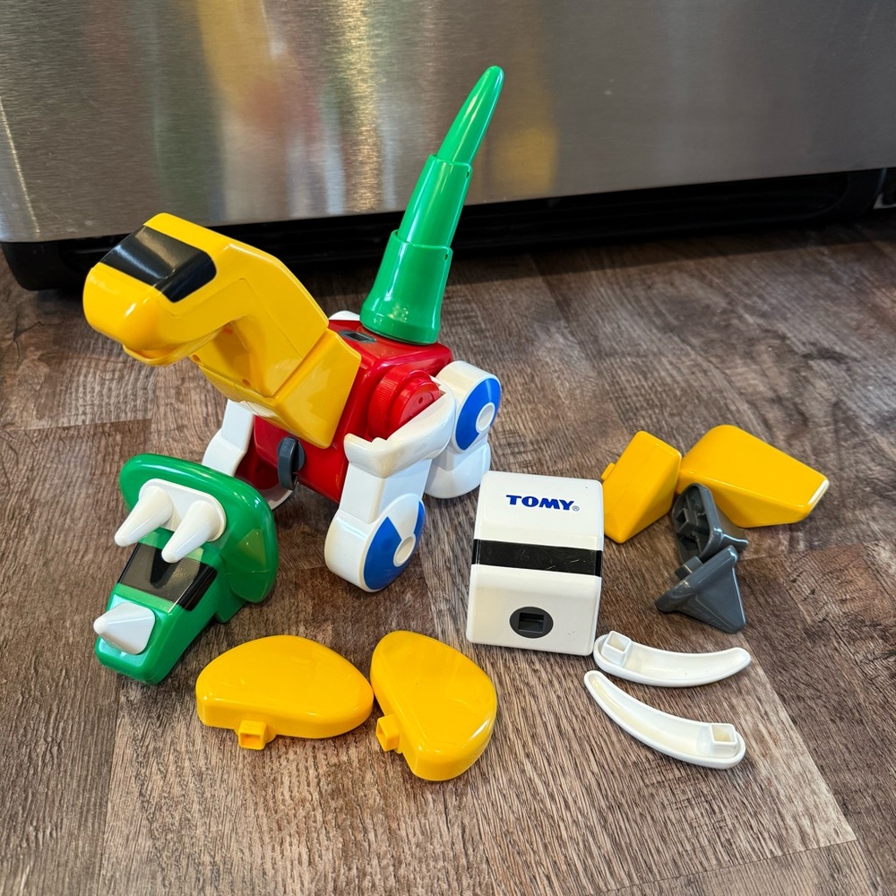 Tomy Toomies Constructables Dinosaur Building Toy 18 Pieces Excellent Condition